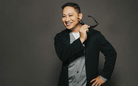 Michael V .
